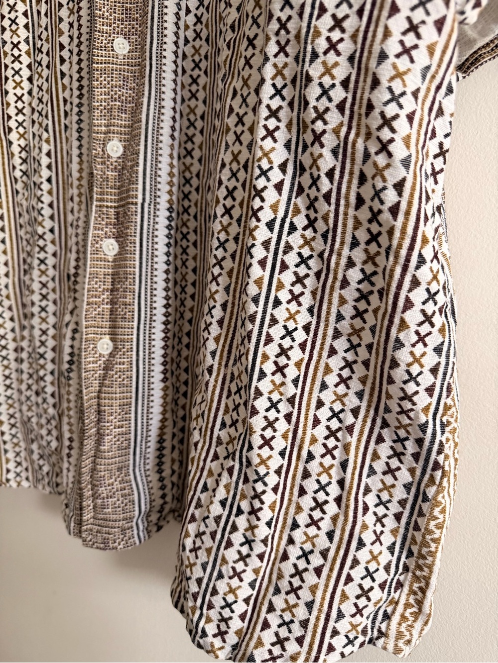Men's Tribal Patterned Button-Up - Picture 5 of 7